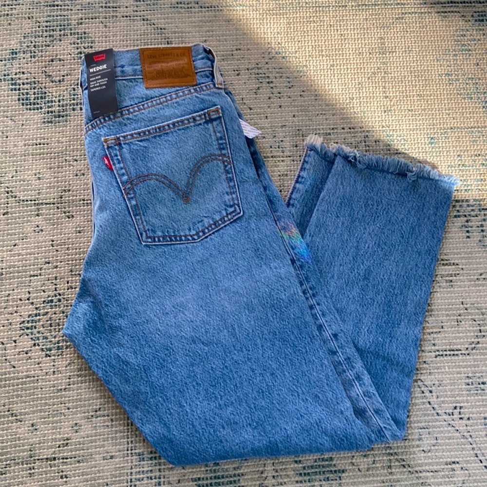 ✨NWT✨ Levi’s Wedgie Jeans